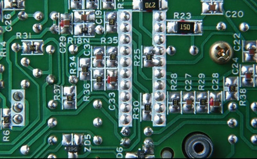 電路板上的焊點(diǎn) 電路板上的焊點(diǎn)