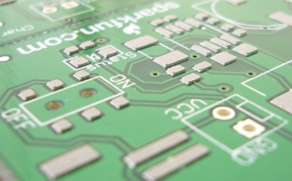 1573639784177678.jpg PCBA阻焊膜設(shè)計(jì)不良.jpg