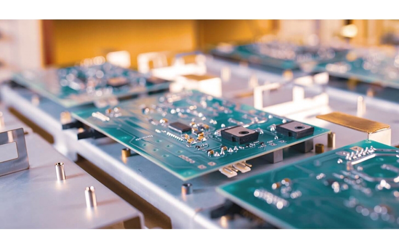 為什么緊密的供應(yīng)鏈關(guān)系對PCBA工廠交貨至關(guān)重要？